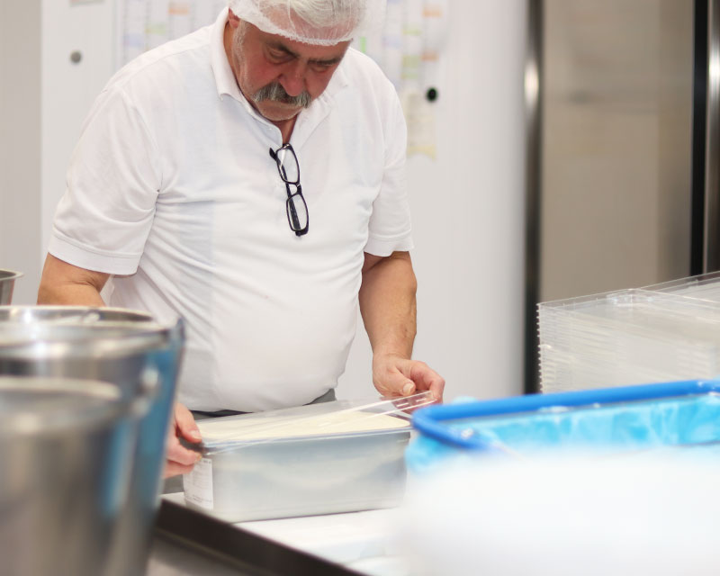 Qualität & Nachhaltigkeit 2 Eis wird verpackt